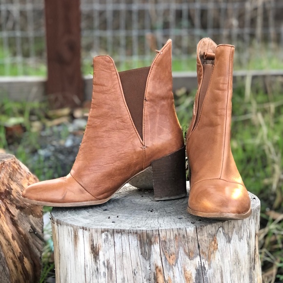 Zara Basic Leather Block Heel Booties Size 40 - Picture 1 of 9